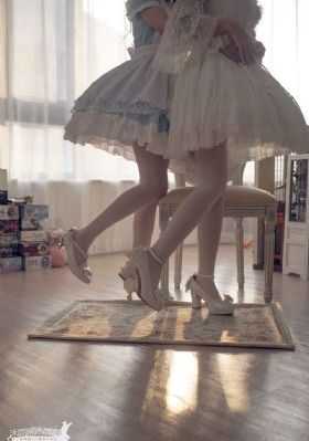 在电影院里挺进h